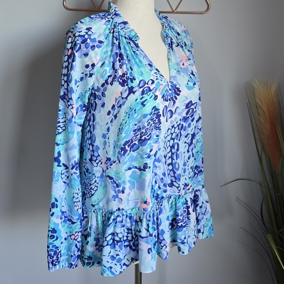 Lilly Pulitzer, Savanna Top Turquoise Oasis Wave After Wave Blouse Size Small - Picture 5 of 11